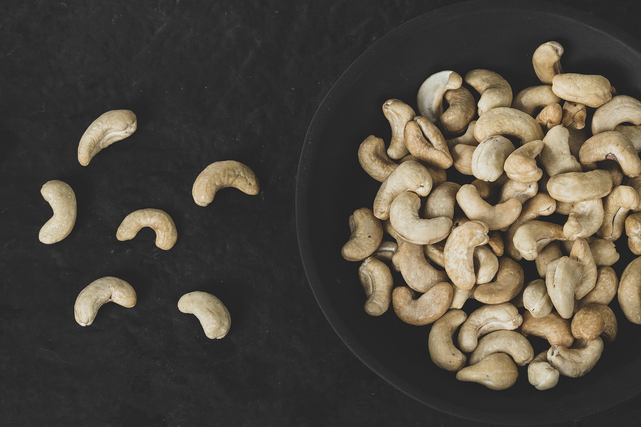 cashew, nuts, snack-5612195.jpg