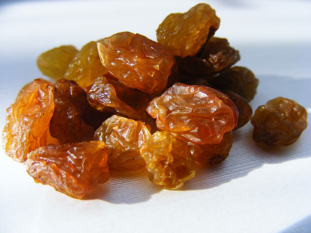 raisins, dried, golden-88532.jpg